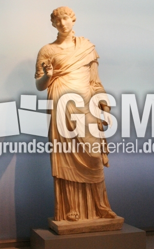 Statue-Junge-Frau.jpg